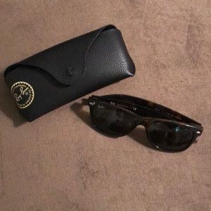 Ray Ban Wayfarer Sunglasses (Tortoise)